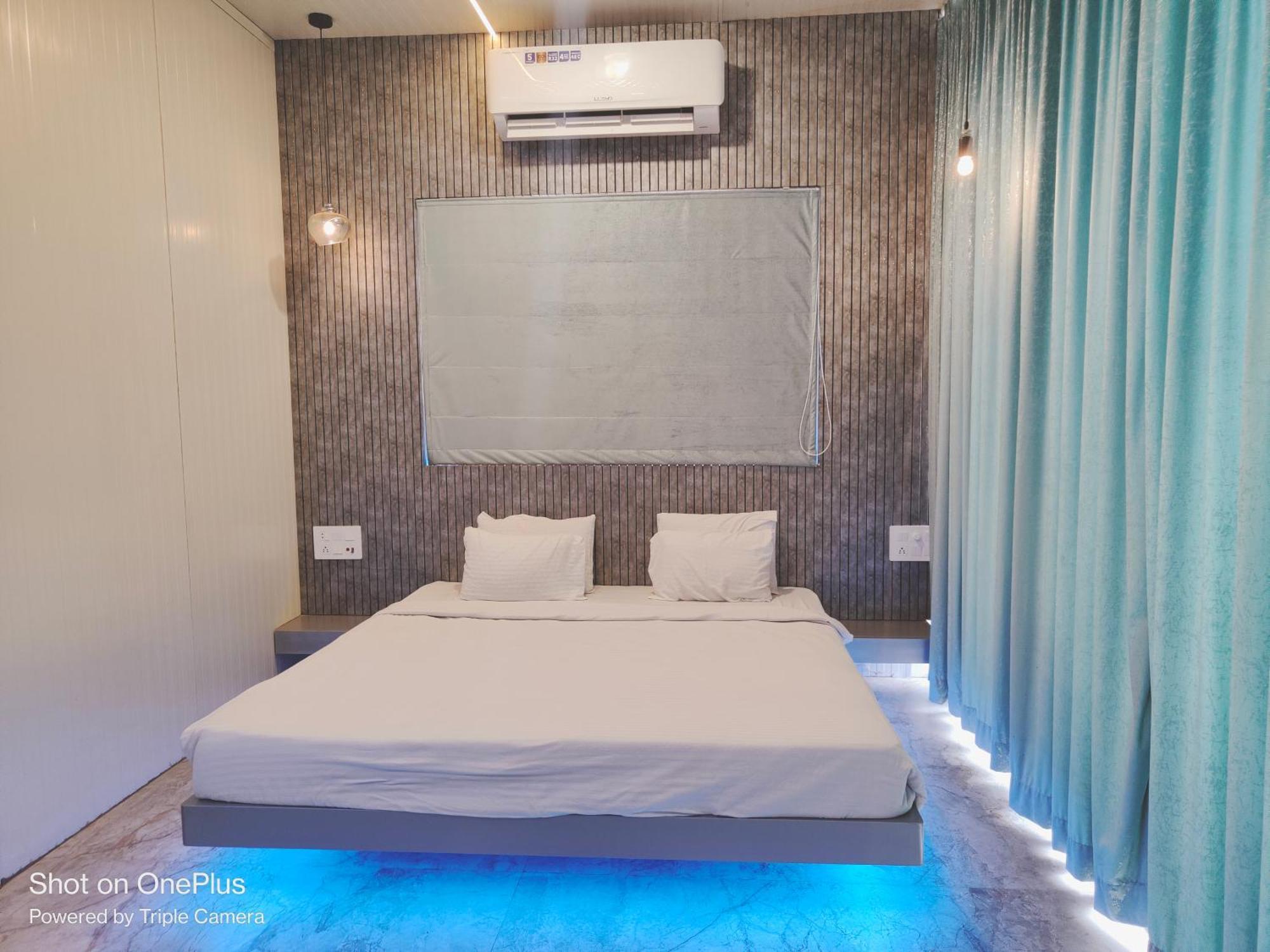 Vss Lawns & Resorts Llp Shahada Exterior photo